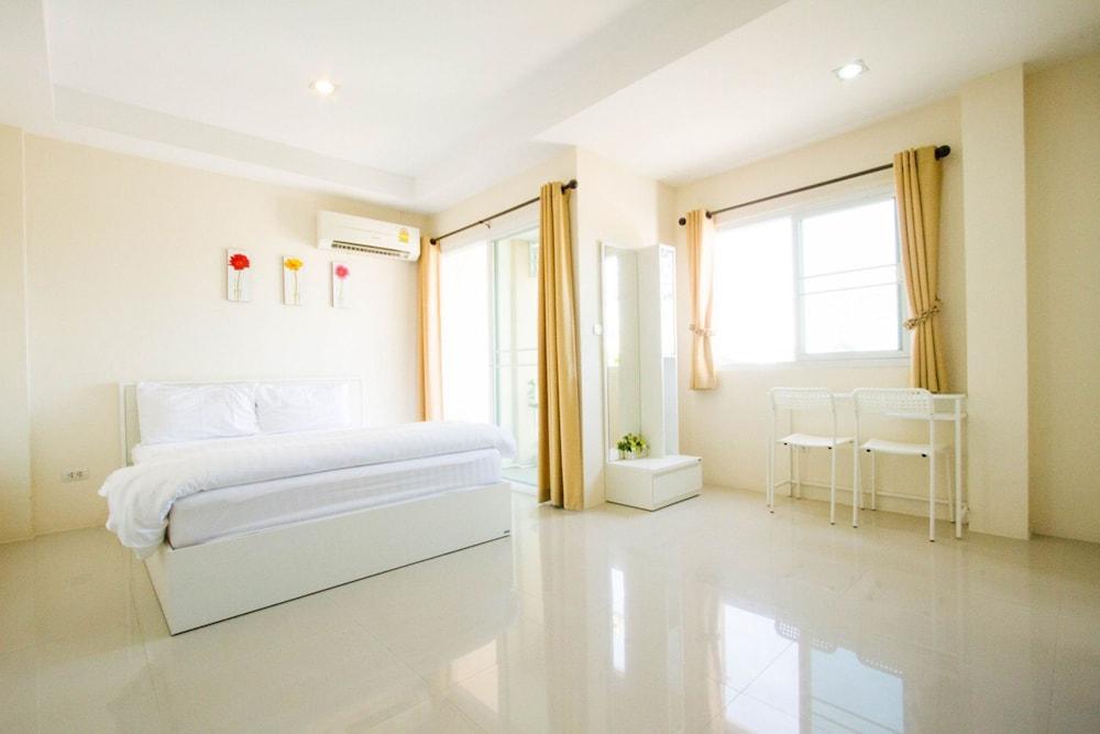 Lotus Hotel 2*