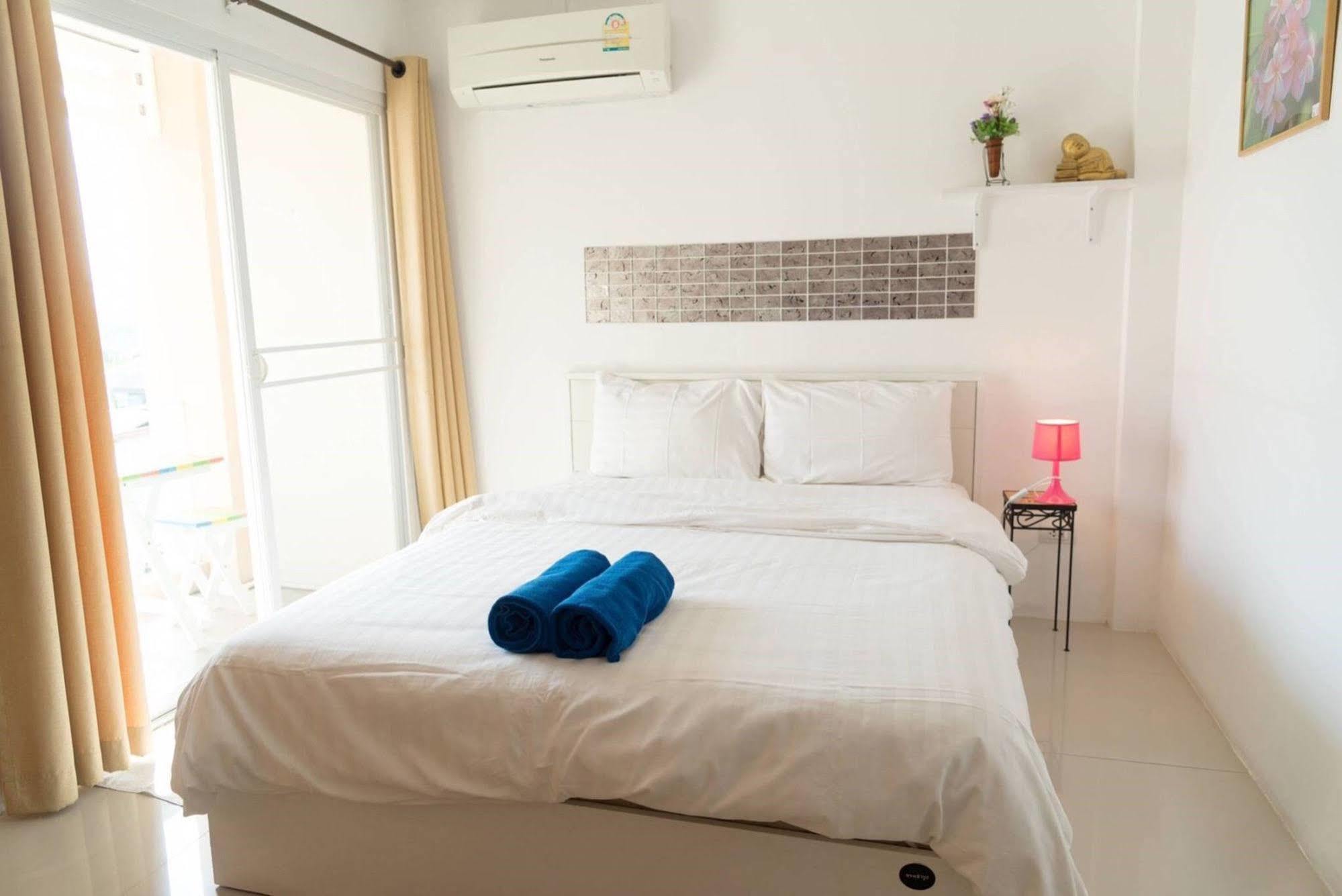 Lotus Hotel 2*
