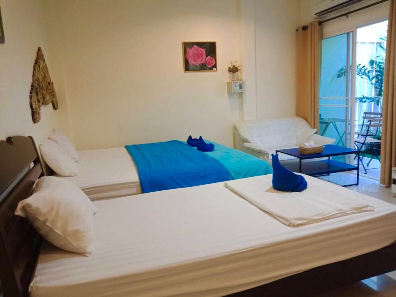 Lotus Hotel 2*
